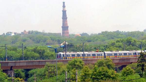 Delhi%20Metro%20Blue%20Line%20services%20hit%20by%20technical%20snag